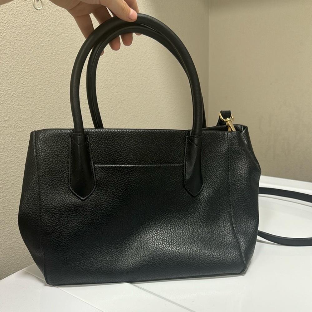 Black crossbody bag w/front pocket